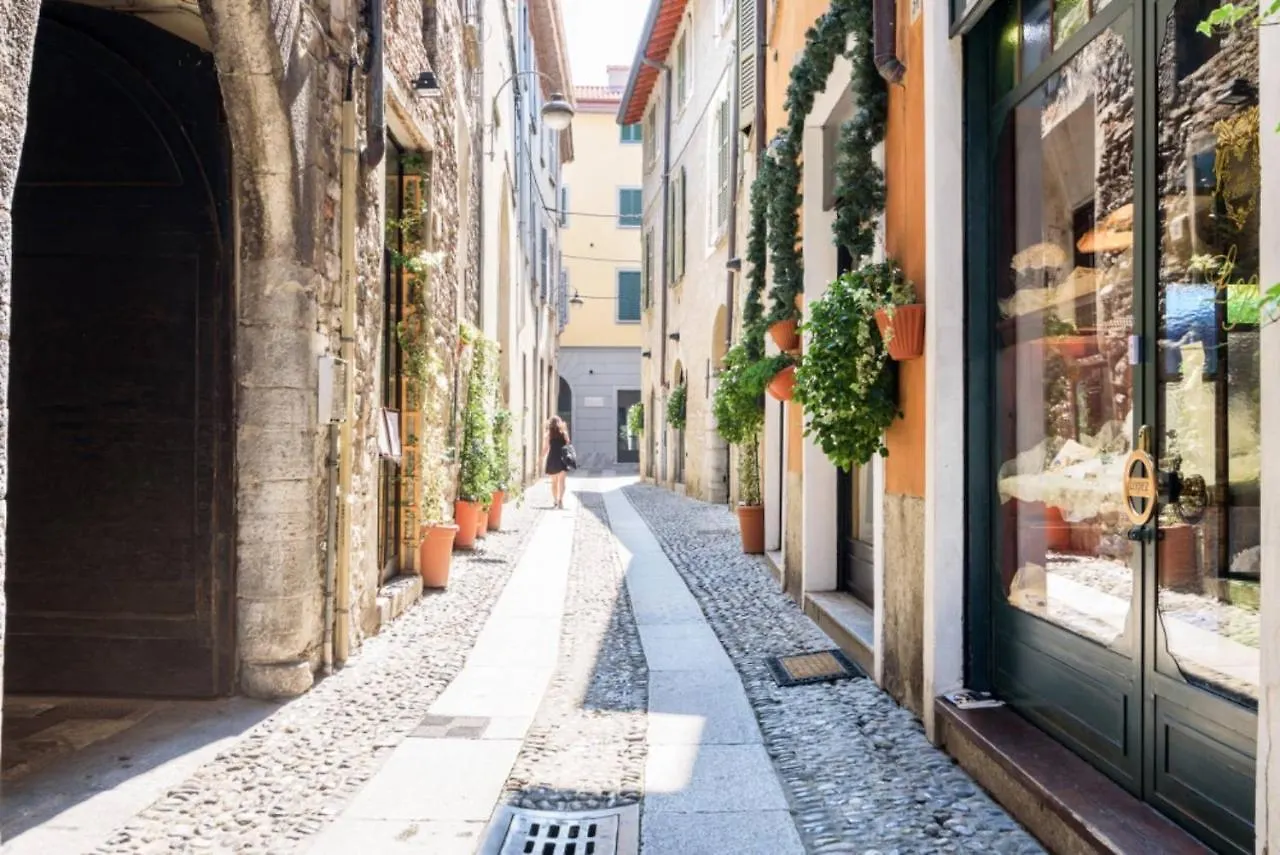 Casa Vitani Como 0*,  İtalya